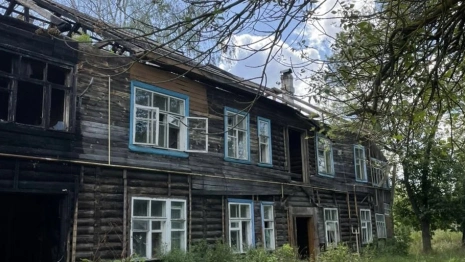 В Красной Горбатке забыли снести расселенный 2 года назад аварийный дом