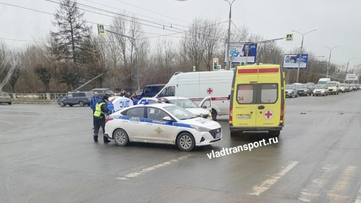 Во Владимире в ДТП у Белого дома пострадали два человека - День во Владимире