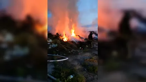 В Александровском районе загорелась свалка