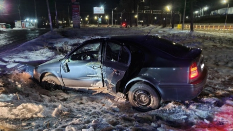 Во Владимире водитель врезался в столб на Пекинке 