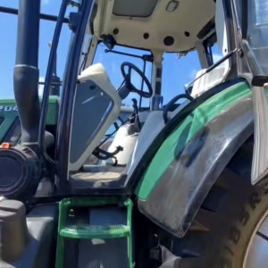 Во Владимирской области представили созданный вместе с китайскими партнерами трактор