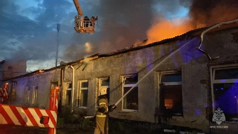 Во Владимирской области пожар на производстве изделий из пластика разошелся на 3400 квадратов