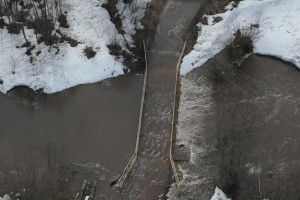 МЧС показало фото затопленного моста в деревне под Александровом