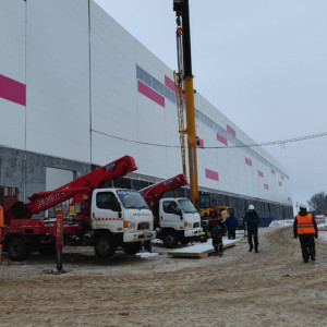 Wildberries опроверг задержку нелегалов на стройке склада