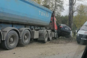 В Коврове Nissan влетел под грузовик: погиб водитель кроссовера