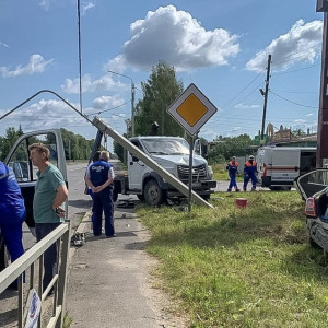 В Камешковском районе легковушка влетела в большегруз