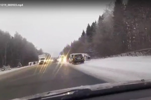 Под Владимиром на трассе Р-132 Золотое кольцо грузовики вылетели в кювет 