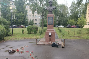 В Коврове вандалы устроили погром в сквере имени Зои Космодемьянской