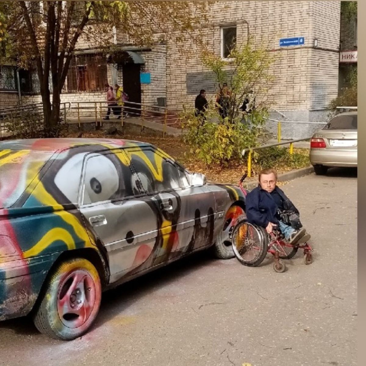 Во Владимире вандалы разрисовали машину инвалида - День во Владимире