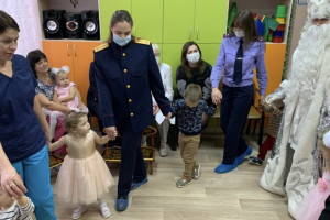 Следователи подарили новогодний праздник малышам из дома малютки в Муроме