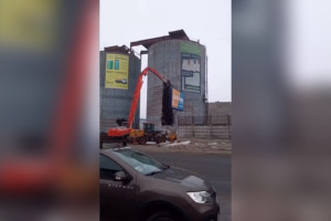 Во Владимире начали сносить башни на месте бывшего тракторного завода