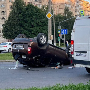 Виновником ДТП с 3 машинами во Владимире назвали пролетевшего на красный свет водителя
