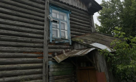 Во Владимире живущую в аварийном доме многодетную семью исключили из очереди на жилье