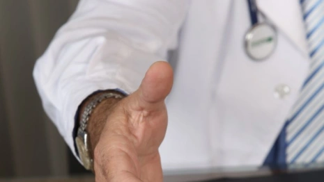 Главврача суздальской ЦРБ наказали за невыплату зарплаты и отсутствие отпусков у медиков