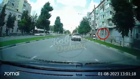 Очевидцы: падение ребенка из окна в Коврове попало на видео