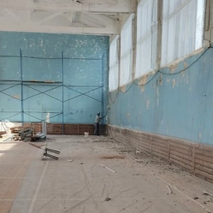 В Лакинске подрядчика оштрафовали за срыв сроков ремонта спортзала в школе №2