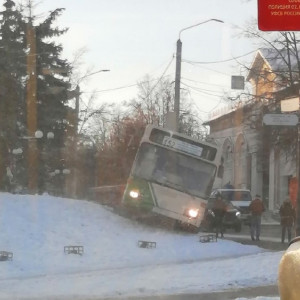 Во Владимире пассажирский автобус вылетел с дороги