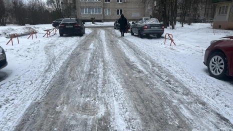 Во Владимире обледенели тротуары и лестницы