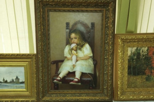 На выставке в Торговых рядах в Юрьев-Польском картина упала при загадочных обстоятельствах