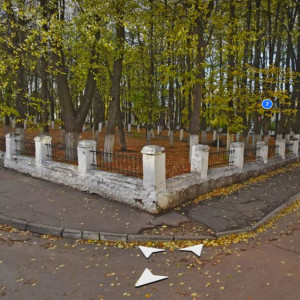 Во Владимире в Курсантском сквере заменят аварийное ограждение 