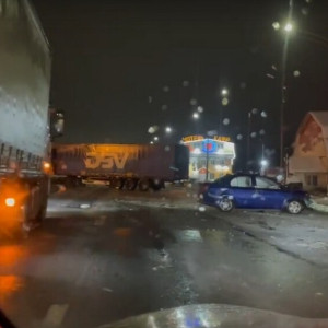 Выезд из Владимира встал в мертвой пробке из-за ДТП