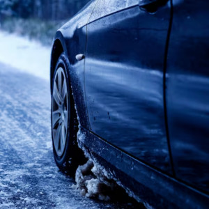 В Юрьев-Польском районе 2 машины столкнулись из-за гололедицы
