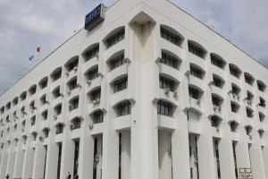 Белокаменные плиты у здания правительства Владимирской области сохранят при ремонте