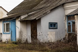 В Александрове чиновники откупились от трех семей из аварийного дома