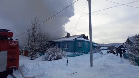 В деревне Владимирской области загорелся жилой дом