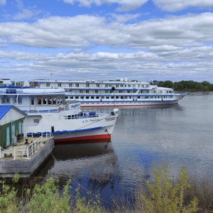 В Муроме 4 пассажирских теплохода не поделили место у причала