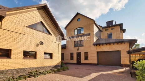 Во Владимире выставили на продажу коттедж за 145 млн рублей