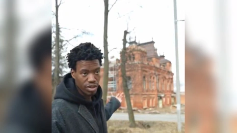 Жители Владимирской области захейтили популярного блогера из-за цвета кожи