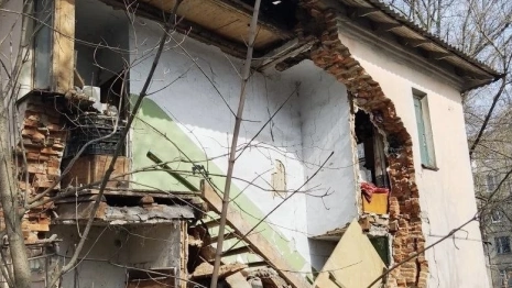 Во Владимире рухнула стена дома на улице Лакина