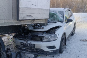 На М-12 во Владимирской области иномарка снесла загружавшего фуру пешехода