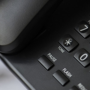 Жители Доброграда пожаловались на плохую сотовую связь и работу управляющей компании