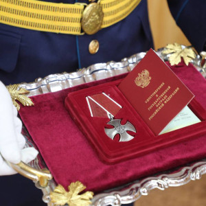 Во Владимирской области матери погибшего на Украине бойца вручили Орден мужества