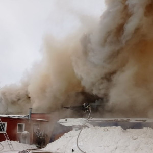 Появилось фото и видео мощного пожара в промзоне Владимира