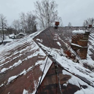 В Вязниках на крышах школ и детсадов выросли опасные сосульки