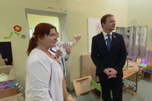 Депутат Госдумы подарил «Коробку храбрости» детям во владимирском центре спецмедпомощи