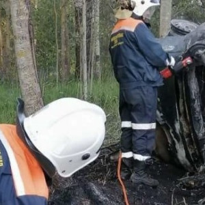 Во Владимирской области легковушка улетела в кювет и загорелась: водитель погиб