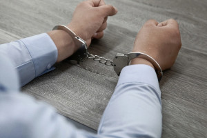 Владимирского пенсионера МВД осудили на 8 лет за 21 посылку с наркотиками