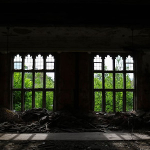 Владимирские родители пожаловались на игры детей на пепелище и в заброшках 