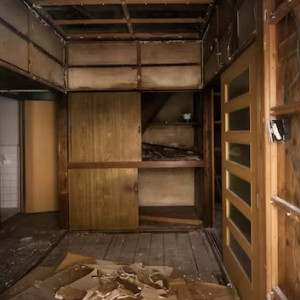 Чиновники на 3 года затянули с расселением аварийного дома в Камешковском районе