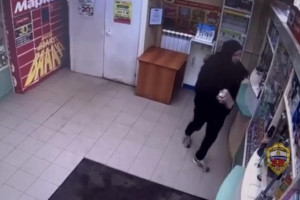 Житель Владимирской области с кирпичом ограбил аптеку в Москве