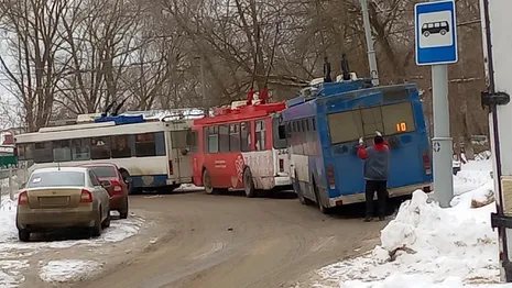 Владимирцы пожаловались на часовое ожидание троллейбуса