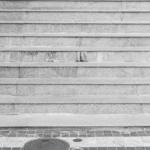 Жительница Кольчугино отсудила около миллиона рублей за падение у магазина