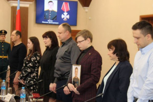 Родителям погибшего в СВО лейтенанта из Владимирской области вручили орден Мужества