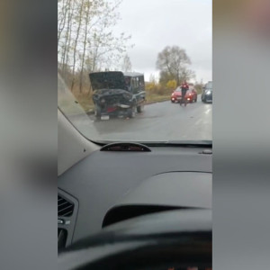 Во Владимире УАЗ влетел в Tesla: оба водителя пострадали