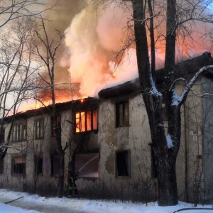 В Гусь-Хрустальном мощный пожар уничтожил 72-летний дом