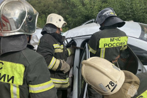 Во Владимирской области столкнулись 3 автомобиля и рейсовый автобус